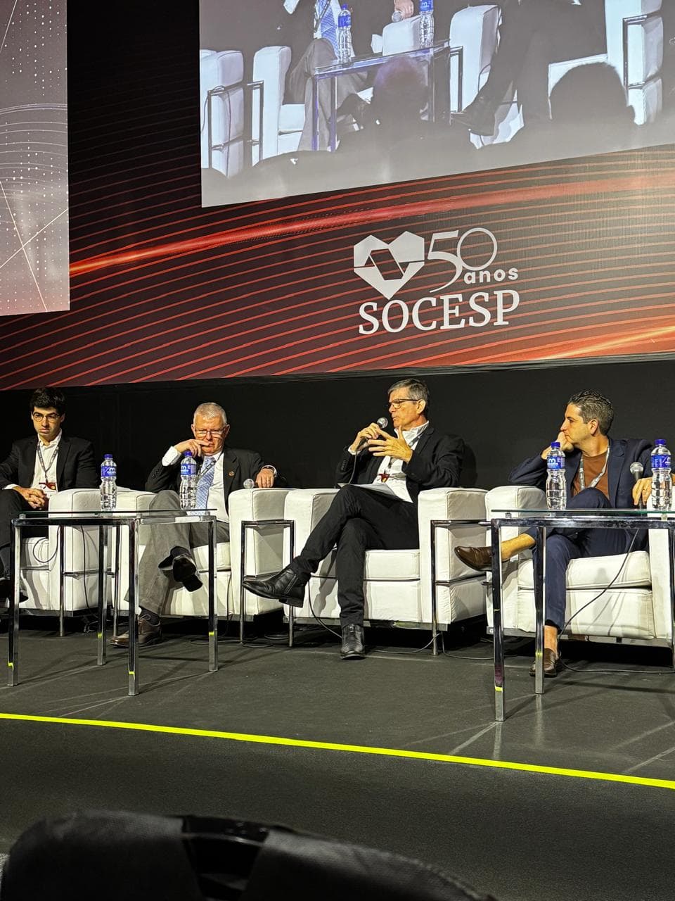 Banca e mesa de discussão - Participação em painel com especialistas da cardiologia.