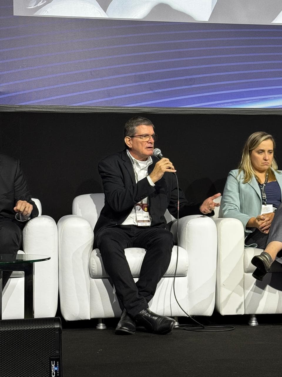 Debate entre especialistas - Troca técnica em mesa redonda sobre temas de cardiologia.